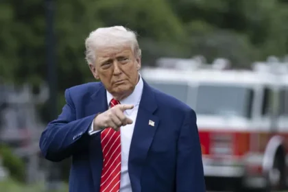 Trump busca establecer un arancel entre el 15% y el 20% para productos de la UE según ‘FT’