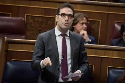 Carlos Cuerpo discutirá en el Congreso el expediente de Bruselas sobre la OPA de BBVA a Sabadell Carlos Cuerpo discutirá en el Congreso el expediente de Bruselas sobre la OPA de BBVA a Sabadell