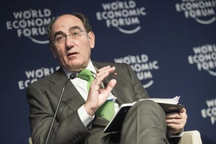 Iberdrola concluye con éxito ampliación de 5.000 millones y recibe interés de 19.000 millones