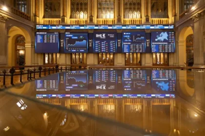 El Ibex 35 cierra con un leve avance del 0,19% cerca de los 14.000 puntos