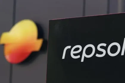Repsol reduce sus ganancias a 603 millones en junio por entorno volátil y apagón