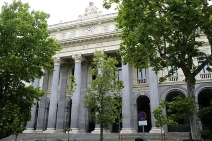 El Ibex 35 se sitúa en 14.370 puntos a media sesión tras el pacto arancelario con Estados Unidos El Ibex 35 se sitúa en 14.370 puntos a media sesión tras el pacto arancelario con Estados Unidos