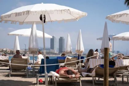 España atrajo 44,5 millones de turistas hasta junio, quienes gastaron cerca de 60.000 millones, un
