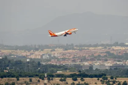 Casi 7.000 vuelos programados en España para el arranque del puente de agosto