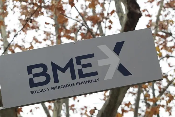 El Ibex 35 continúa en niveles récord desde 2007, avanzando un 0,70% y alcanzando 15.124 puntos