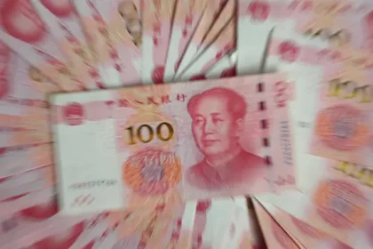 China muestra signos de desaceleración con la industria y el comercio minorista a la baja