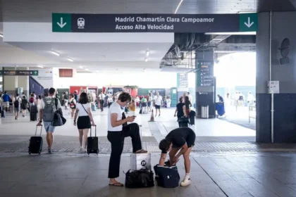 La conexión de alta velocidad entre Madrid y Galicia permanecerá suspendida hasta las 9:30 horas
