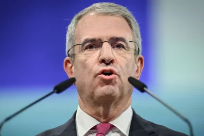 Nestlé separa a su CEO tras conocer su vínculo romántico con una empleada de la empresa