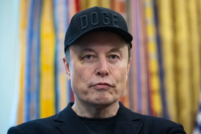 Tesla ofrece a Musk un bono de 850.500 millones de euros para que se concentre en la empresa