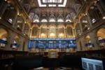 El Ibex 35 desciende un 0,24% pero se mantiene por encima de los 15.100 puntos a la espera de la Fed