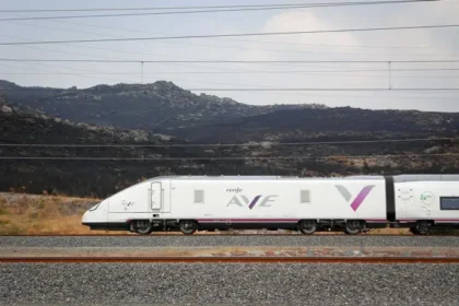 El PP propone en el Congreso que Renfe indemnice por retrasos de 15 y 30 minutos en el AVE